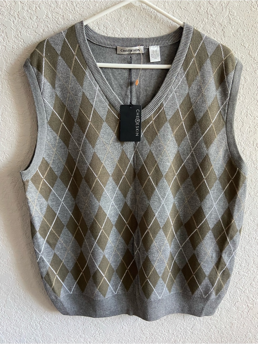 CHEGGESKIN Men's Gray & Olive Argyle V-Neck Sweater Vest